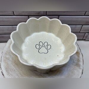 Scalloped 🐾 rim speckled Pet bowl 🐕 6.5in by Pacifica petware White NWT